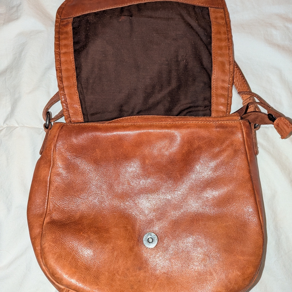 Vilenca Holland Elegant Woven Leather Crossbody Bag in Brown - Picture 3 of 9